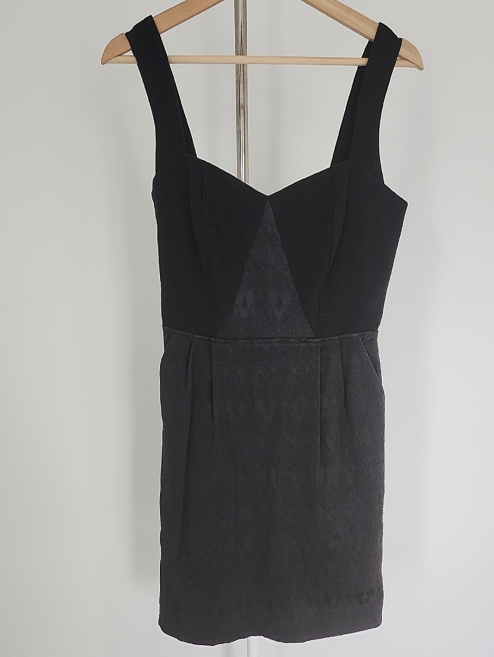 Annie 50 Black Two-Tone Mini Sheath Dress